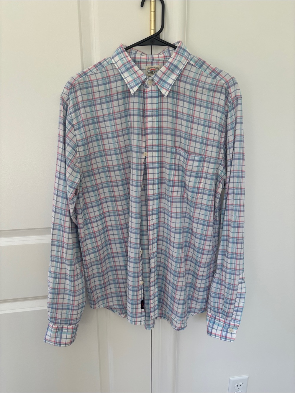 Faherty Men's Light Blue and Pink Plaid Button-Down Shirt